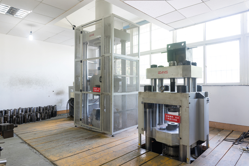 200TONNÁS-ELEKTROMOS-SZERVÓ-TESZTŐGÉP